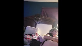 Schoolgirl gets down
